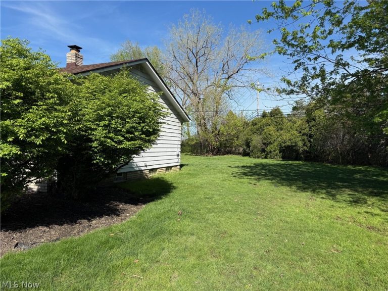 5592 Kilbourne Drive, Lyndhurst, OH - Photo 6