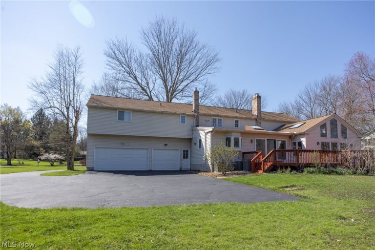 3475 Rolling Hills Drive, Pepper Pike, OH - Photo 2