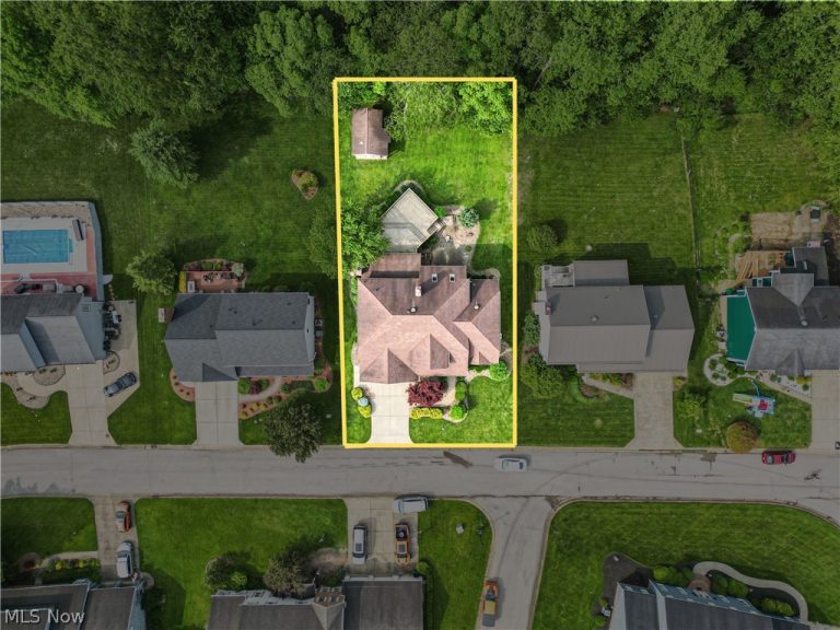 1215 Greenmont Circle, Vienna, WV - Photo 3