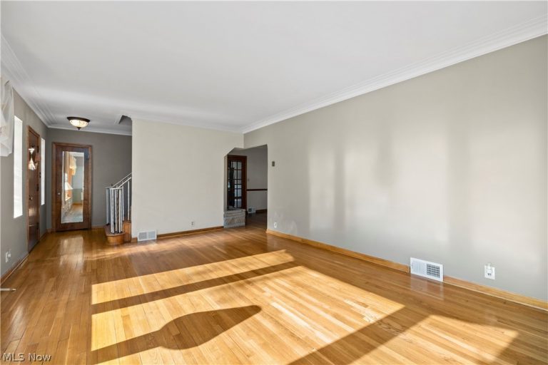 5254 Clinton Avenue, Lorain, OH - Photo 8