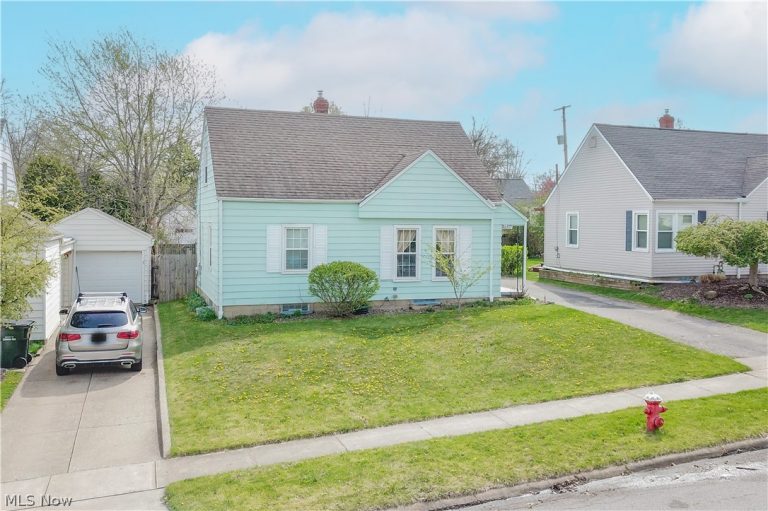 2447 24th Street, Cuyahoga Falls, OH - Photo 3