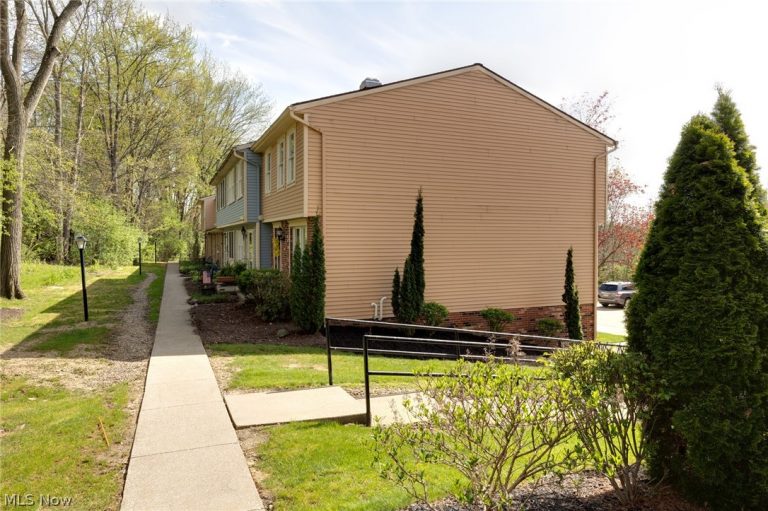 91 Quaker Ridge Drive, Akron, OH - Photo 4