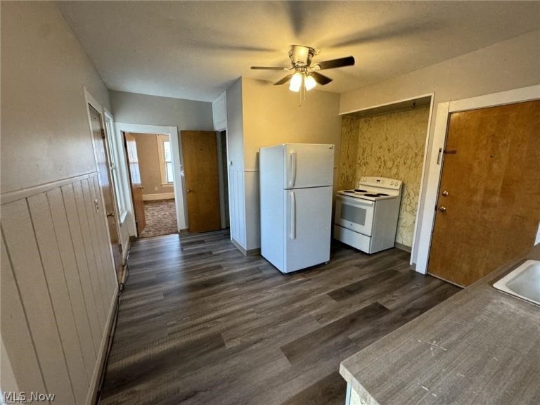 29435 Euclid Avenue #1 UP East, Wickliffe, OH - Photo 2