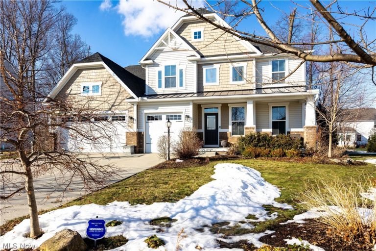 2430 Woodhawk Lane, Avon, OH - Photo 2
