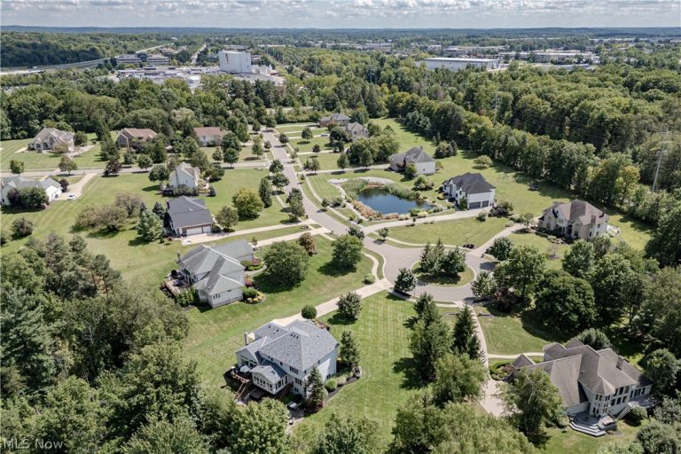 28495 Blue Pond Trail, Solon, OH - Photo 5