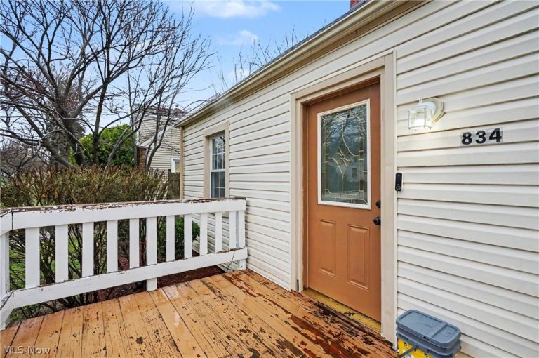 834 Sarcee Avenue, Akron, OH - Photo 5