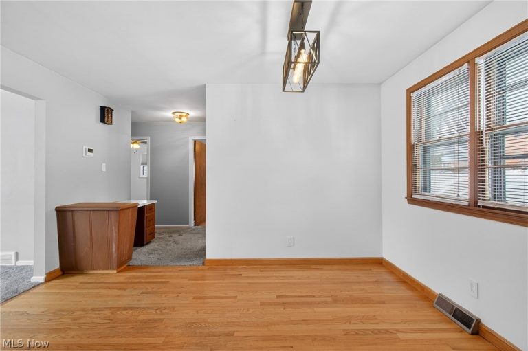 390 Ridgefield Avenue, Boardman, OH - Photo 6