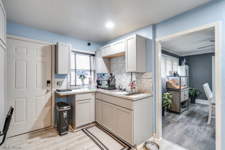 3130 Overlook Road, Cleveland Heights, OH - Photo 6