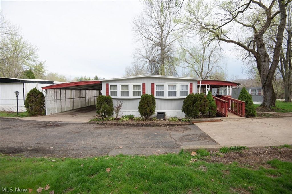 29 Wilderness Court, Warren, OH