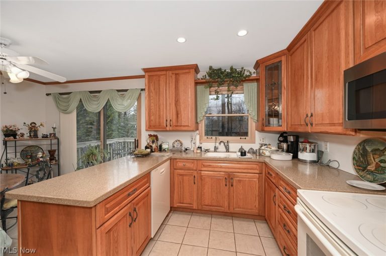 9083 Woodcrest Drive, Brecksville, OH - Photo 4