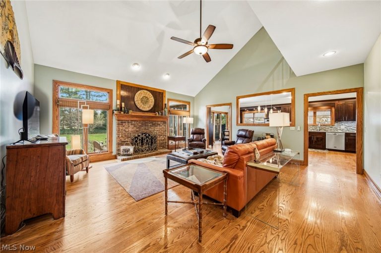 8028 Eleanor Court, Mentor, OH - Photo 6