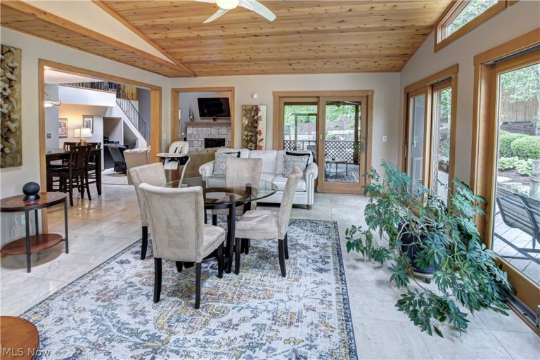 77 Carr Road, Hinckley, OH - Photo 8