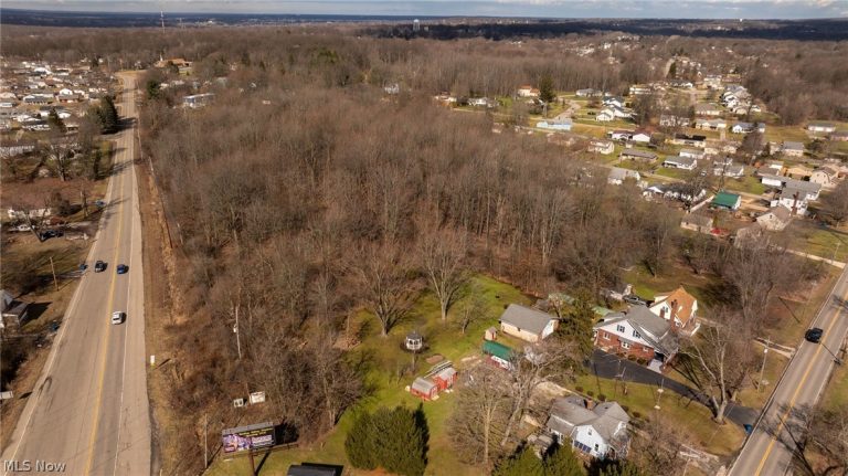 000 Salt Springs Road, Girard, OH - Photo 2
