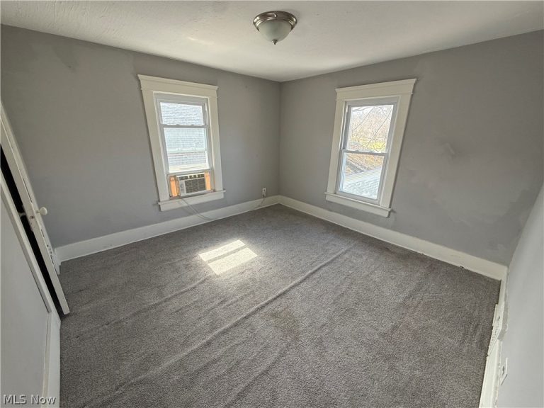 632 Roscoe Avenue, Akron, OH - Photo 6