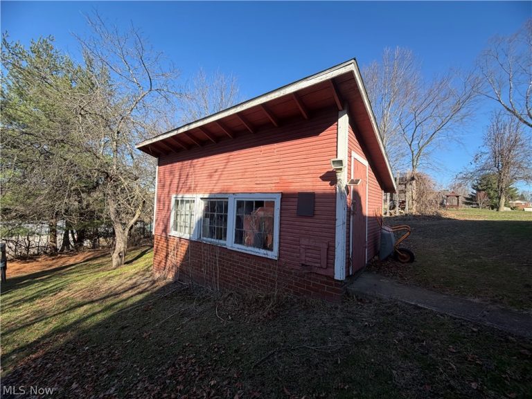 611 Mill Street, Canton, OH - Photo 8