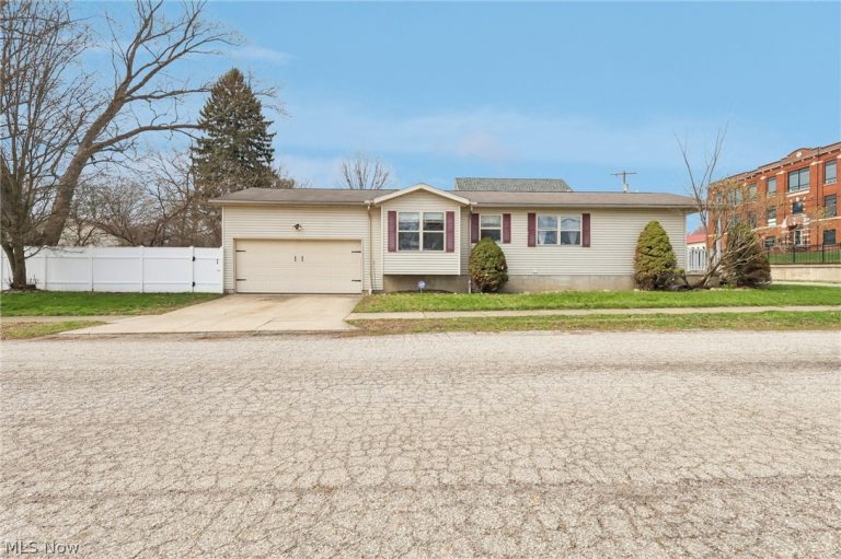 134 Hazelwood Avenue, Barberton, OH - Photo 4