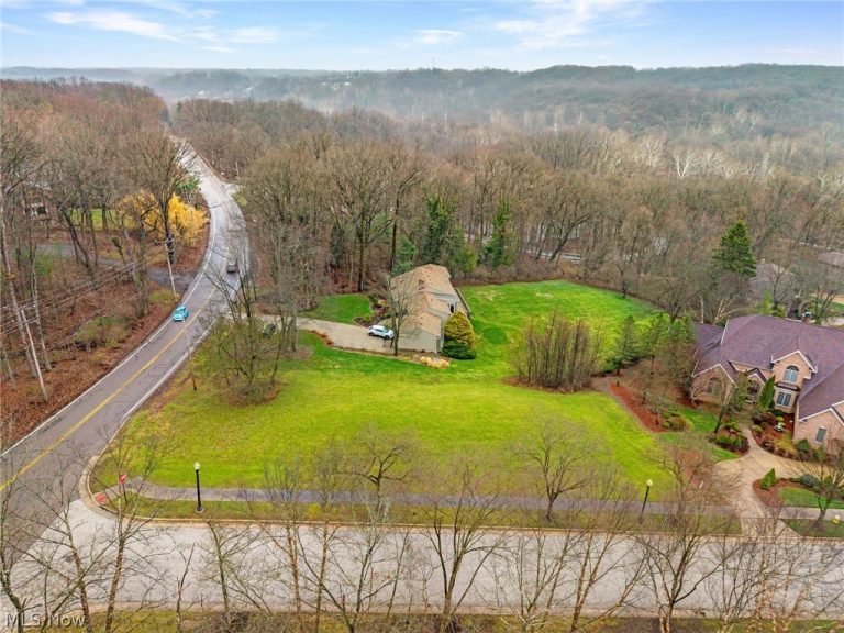 1245 Riverwoods Dr, Akron, OH - Photo 3