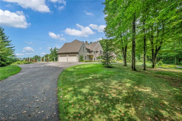 10360 Sawmill Drive, Chardon, OH - Photo 5