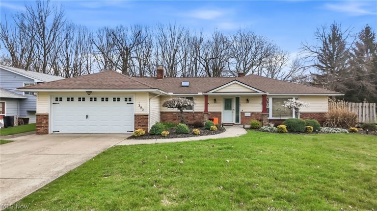 383 Balmoral Drive, Richmond Heights, OH - Photo 2