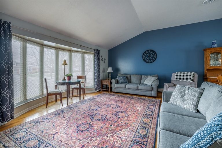 6230 Somerset Drive, North Olmsted, OH - Photo 3
