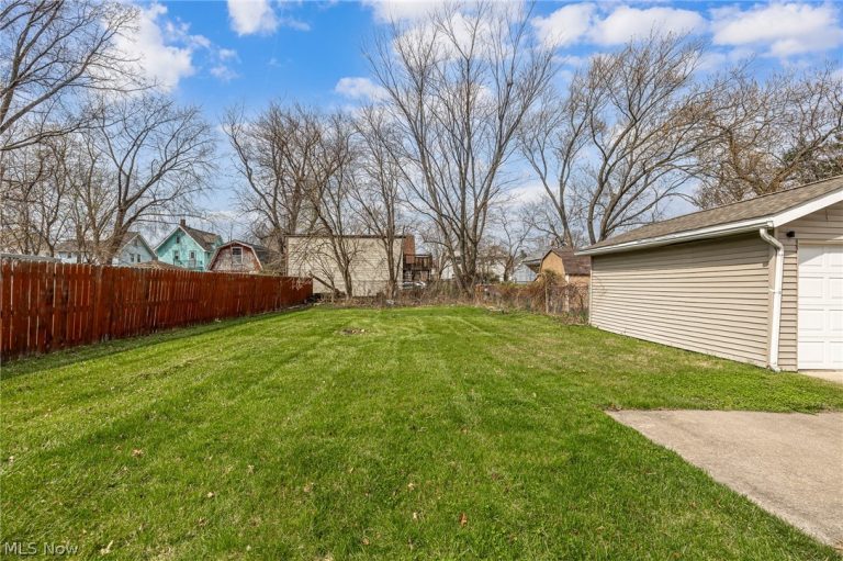 1038 11th Street, Lorain, OH - Photo 4