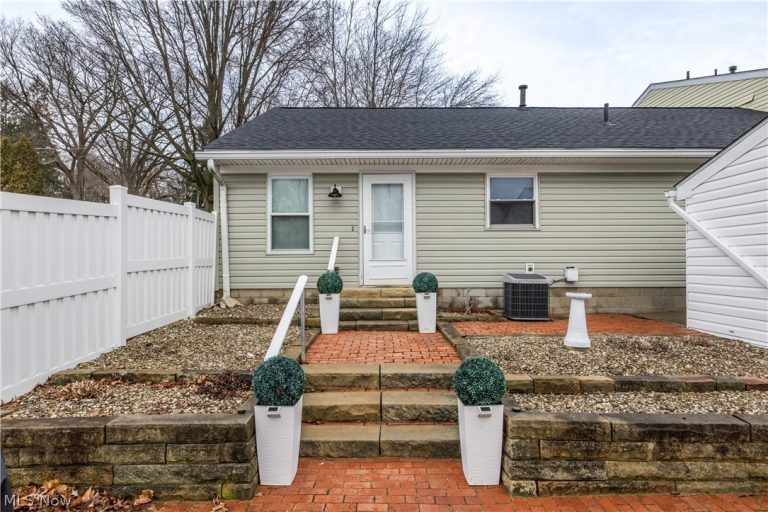 2033 Carlile Drive, Uniontown, OH, 44685