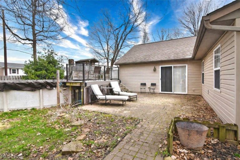 8803 Evergreen Drive, Mentor, OH - Photo 4