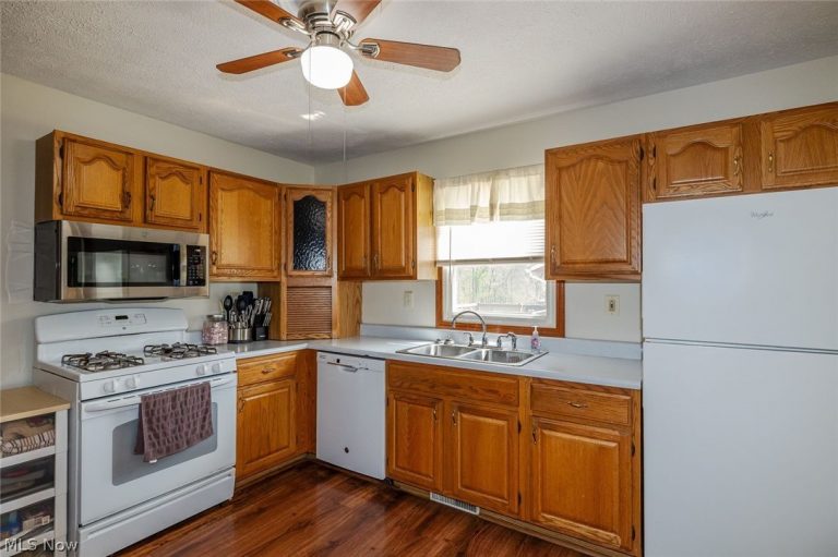 461 Westpark Boulevard, Medina, OH - Photo 6