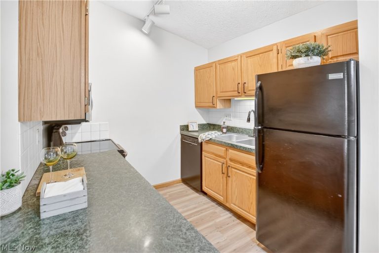 35965 Westminister Avenue, North Ridgeville, OH - Photo 5