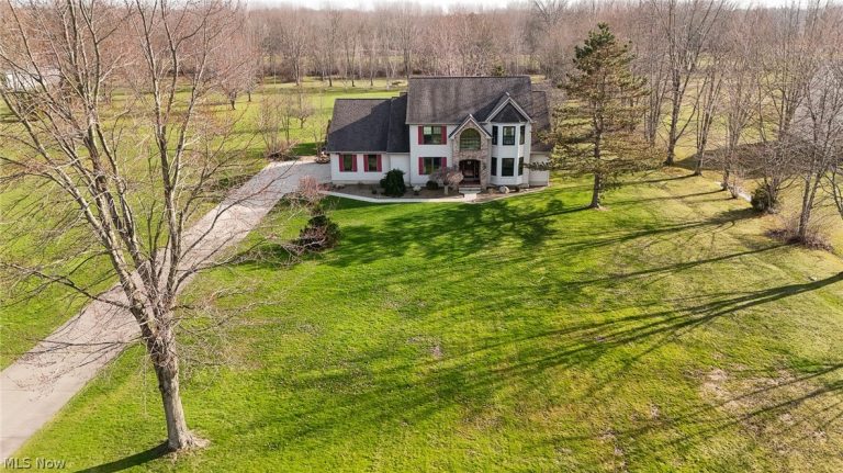 44565 Stang Road, Elyria, OH - Photo 3