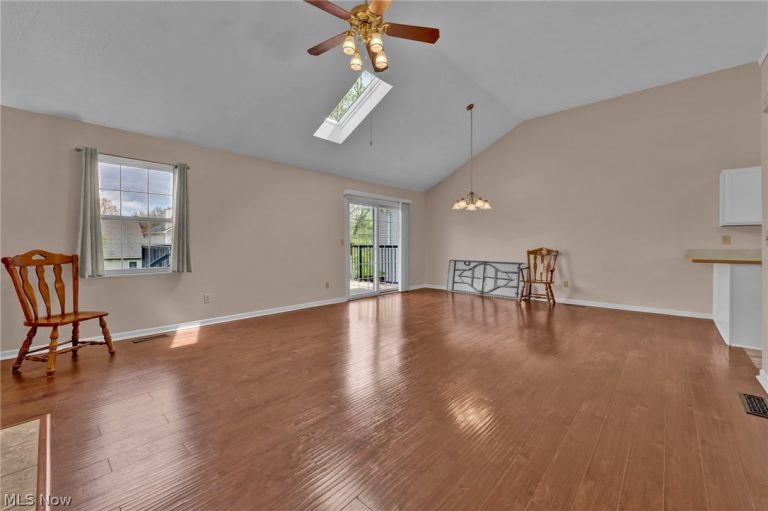 9561 Cyprus Lane, Olmsted Falls, OH - Photo 4
