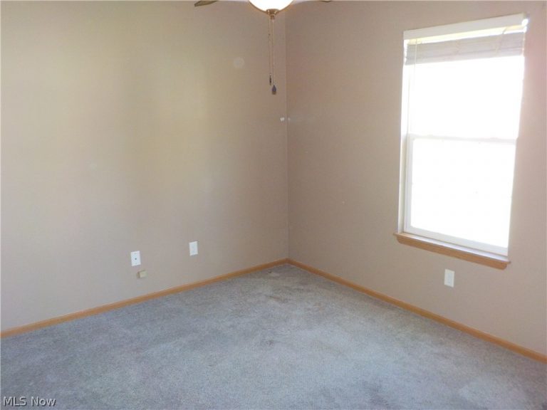 5027 Clifton Avenue, Lorain, OH - Photo 8