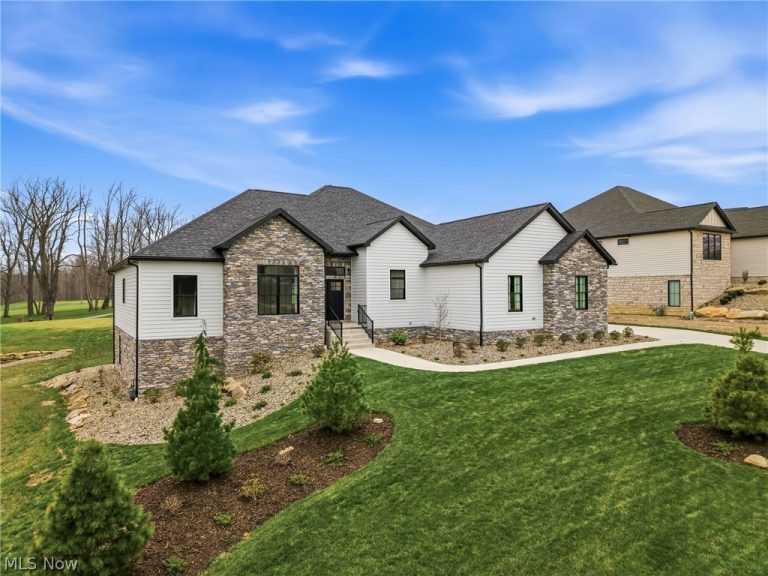 6879 Kyle Ridge Pointe, Canfield, OH - Photo 2