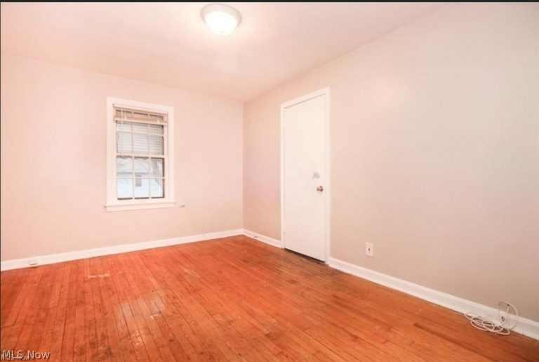 3801 Woodridge Road, Cleveland, OH - Photo 8