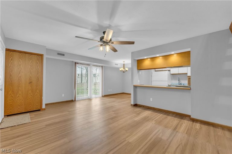 10446 Independence Drive #20D, North Royalton, OH - Photo 4