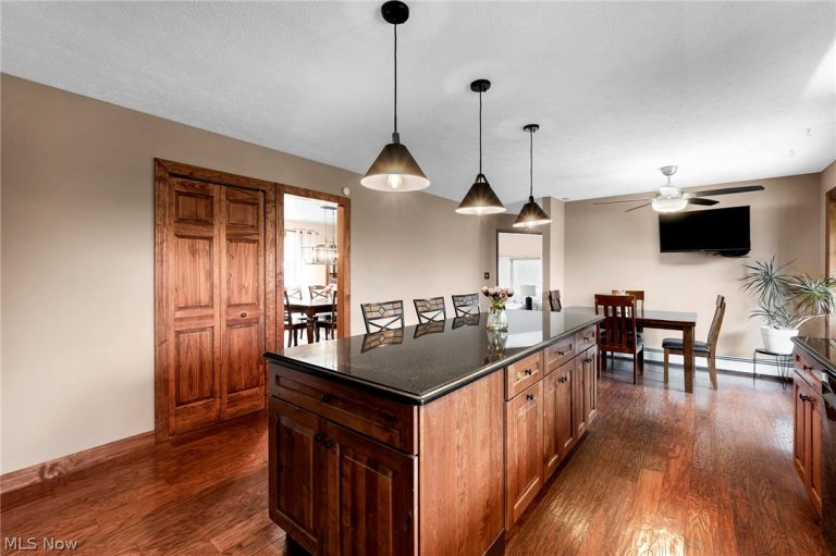 2960 Millgate Drive, Willoughby Hills, OH - Photo 6