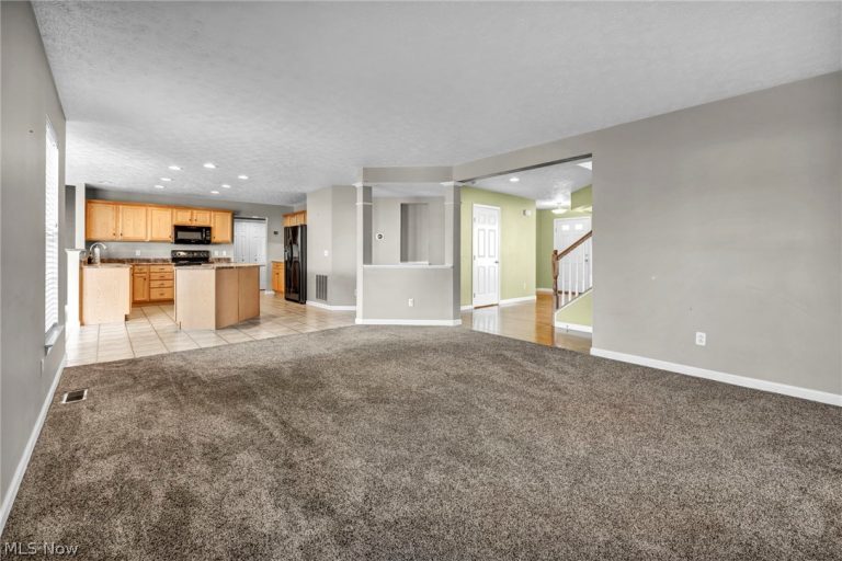 147 Stone Ridge Way, Berea, OH - Photo 8