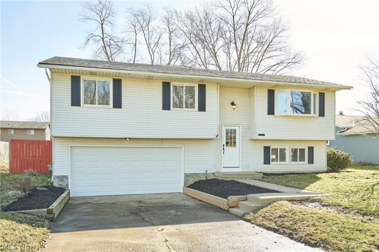 1661 Devonshire Drive, Brunswick, OH - Photo 2
