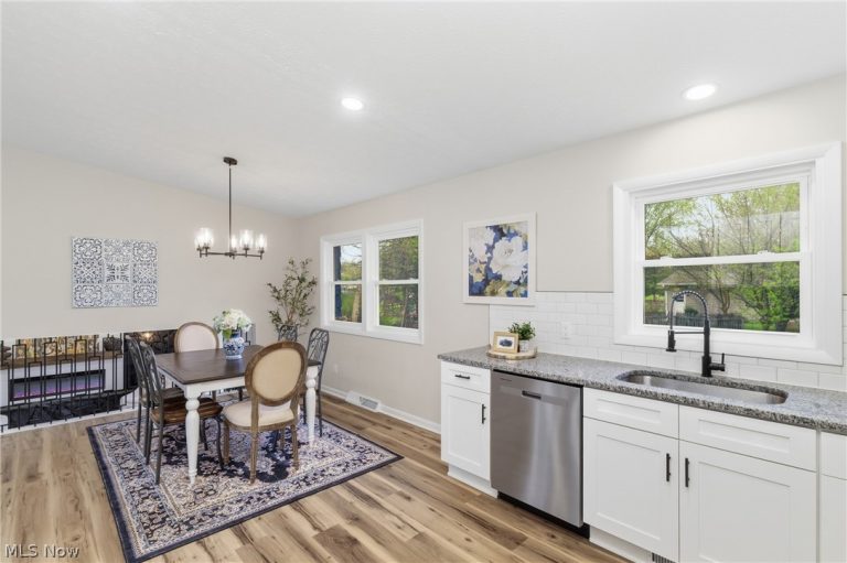 8621 Morrilton Cir NW, North Canton, OH - Photo 4