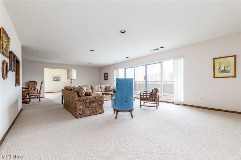 2202 Acacia Park Drive #2615, Lyndhurst, OH - Photo 4