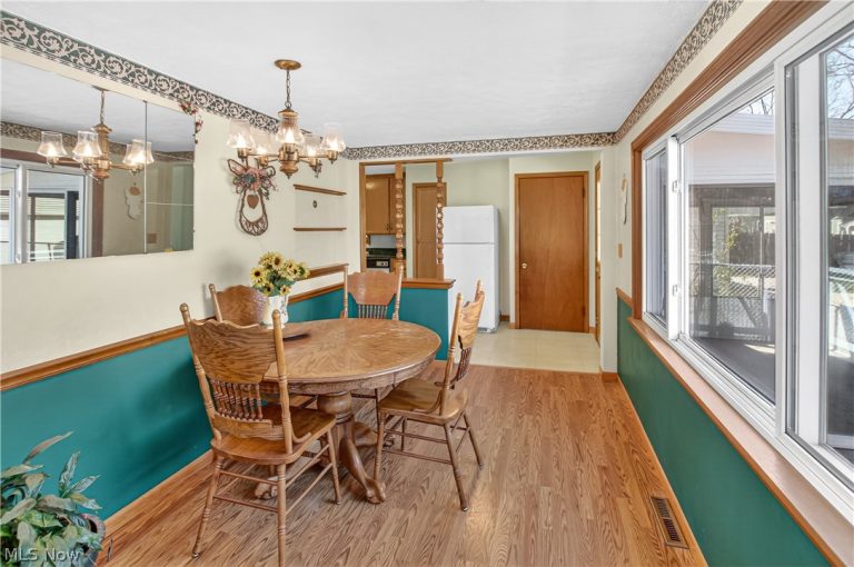 10004 Manoa Avenue, Brooklyn, OH - Photo 6