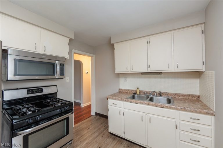 1551 Winchester Road, Cleveland, OH - Photo 8