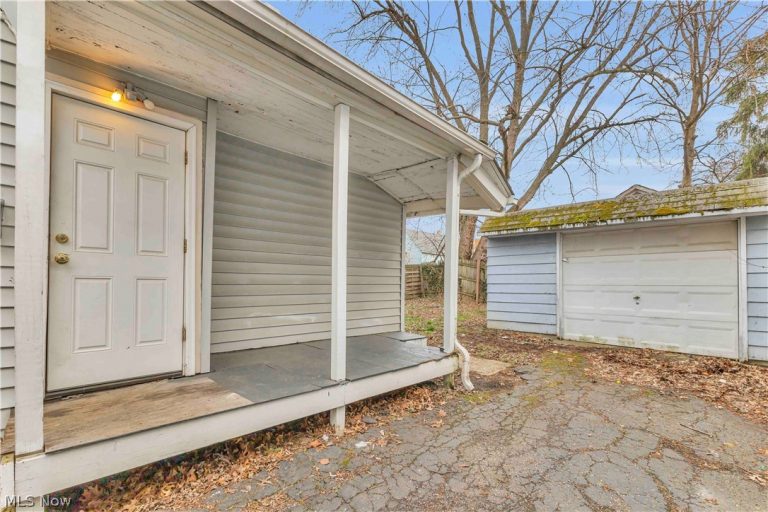 3305 Roanoke Avenue, Cleveland, OH - Photo 3