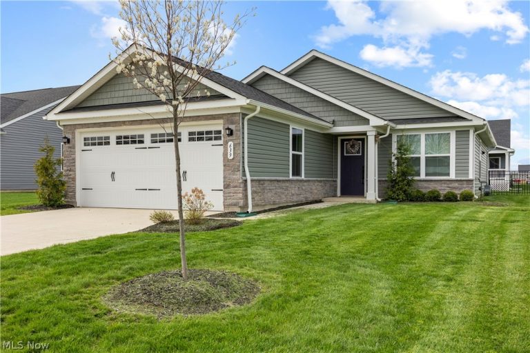 639 Apple Ridge Drive, Elyria, OH - Photo 2
