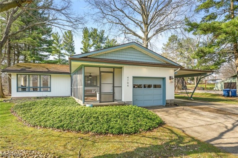 4704 Garrett Drive, Norton, OH, 44203