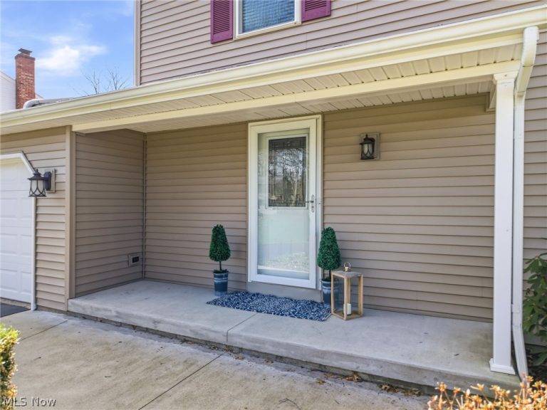 8984 Sherwood Drive, Warren, OH - Photo 2