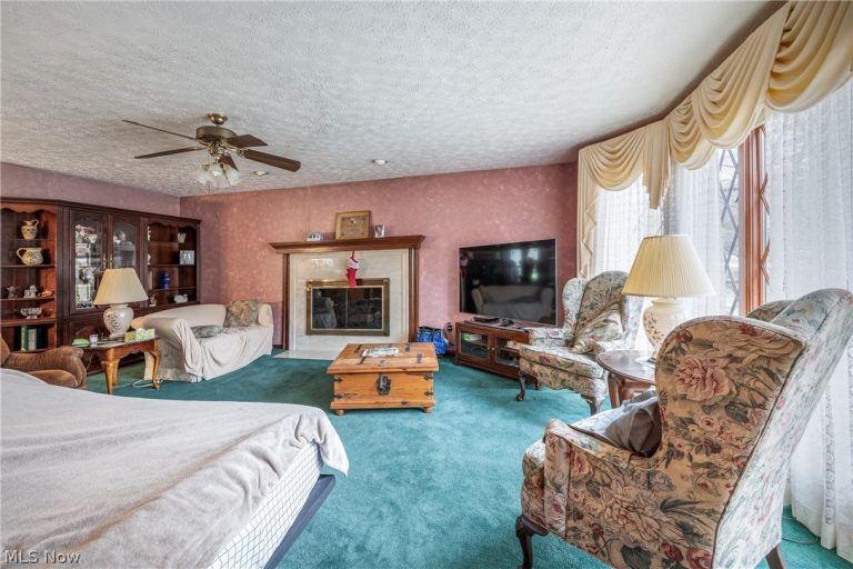 10037 Jamestown Drive, North Royalton, OH - Photo 3