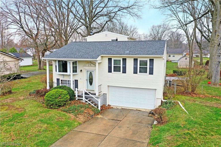 3702 Hightree Avenue, Warren, OH - Photo 2