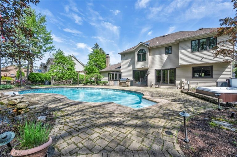 3640 Parson Pond Circle, Westlake, OH - Photo 8