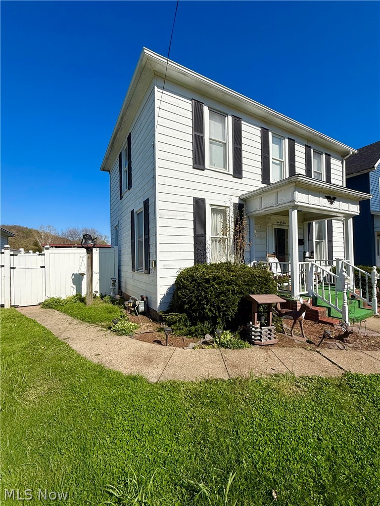 609 Riverside Drive, St Marys, WV - Photo 2